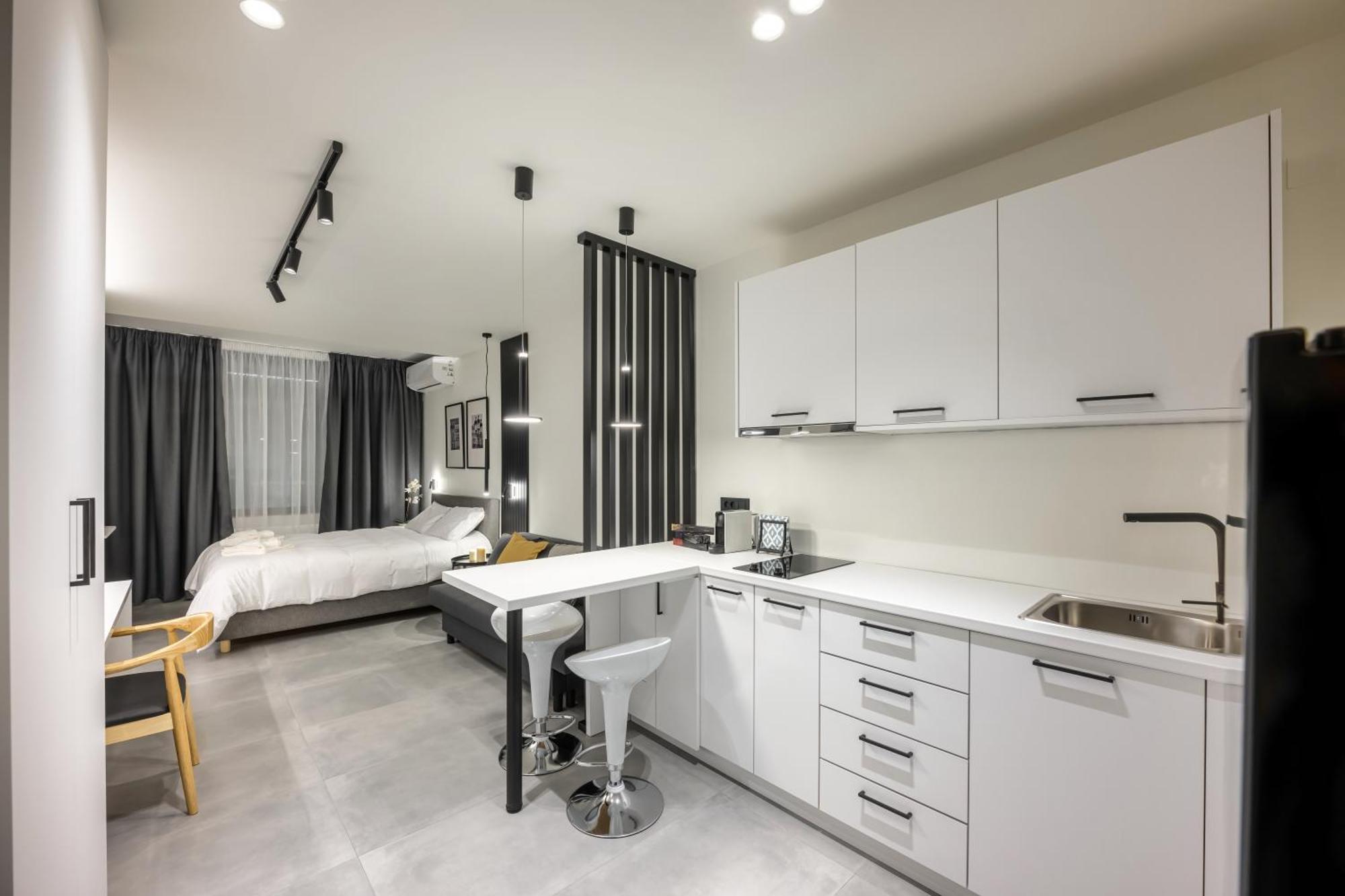 Cozyio- Center, Luxury Apartment *
